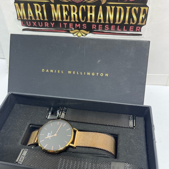 Daniel Wellington Women Watch with extra link.